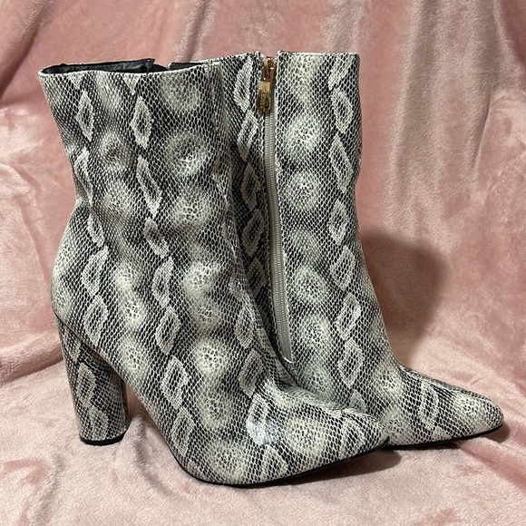 Cape Robbin Chunky Python Block High Heel Booties Sz 10 - Picture 4 of 12